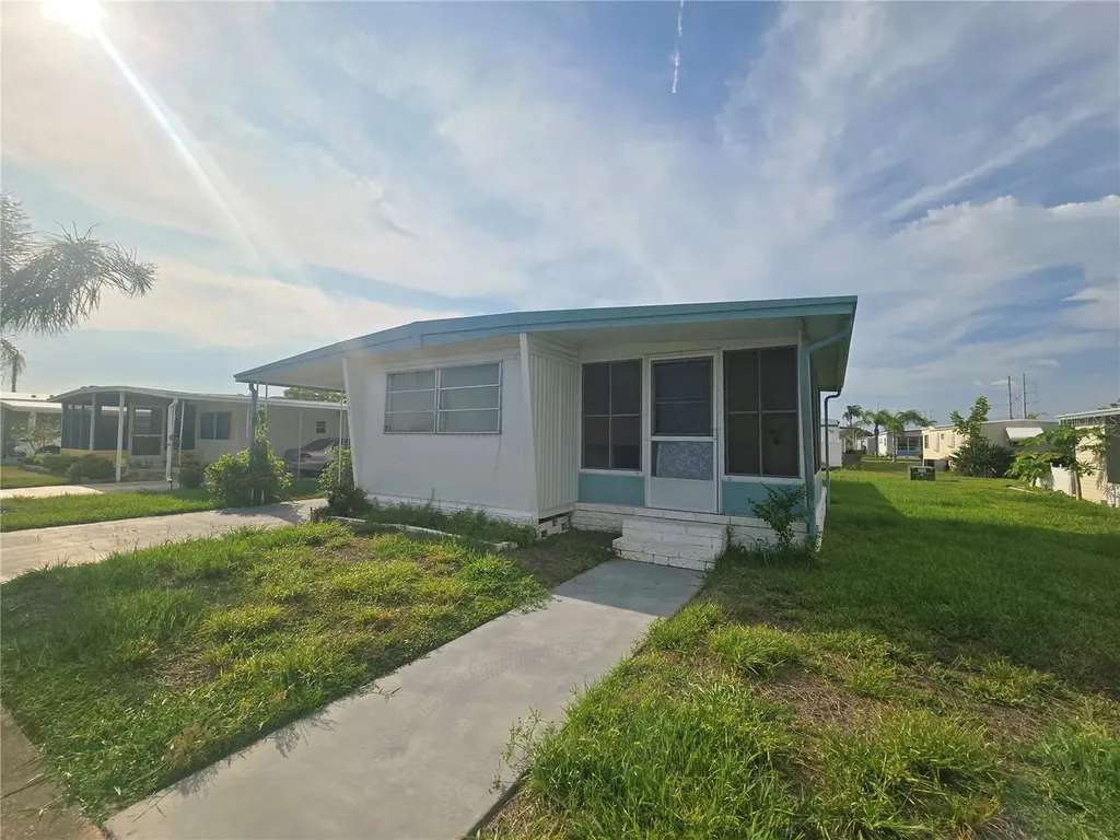 49 Drury Lane Tarpon Springs FL 34689