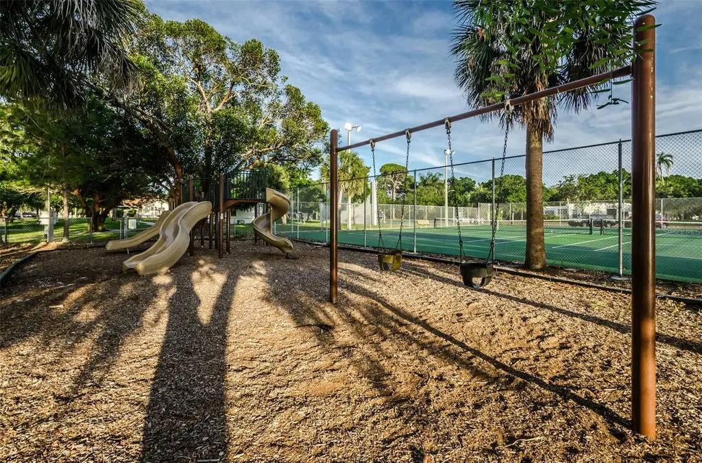 49 Drury Lane Tarpon Springs FL 34689