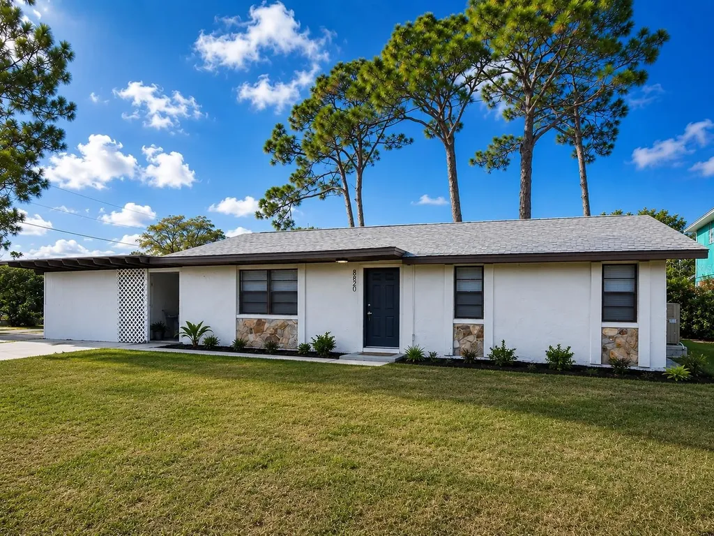 8820 Pohoy Avenue Sarasota FL 34231