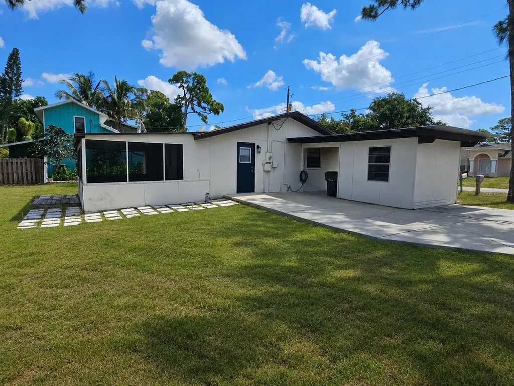 8820 Pohoy Avenue Sarasota FL 34231