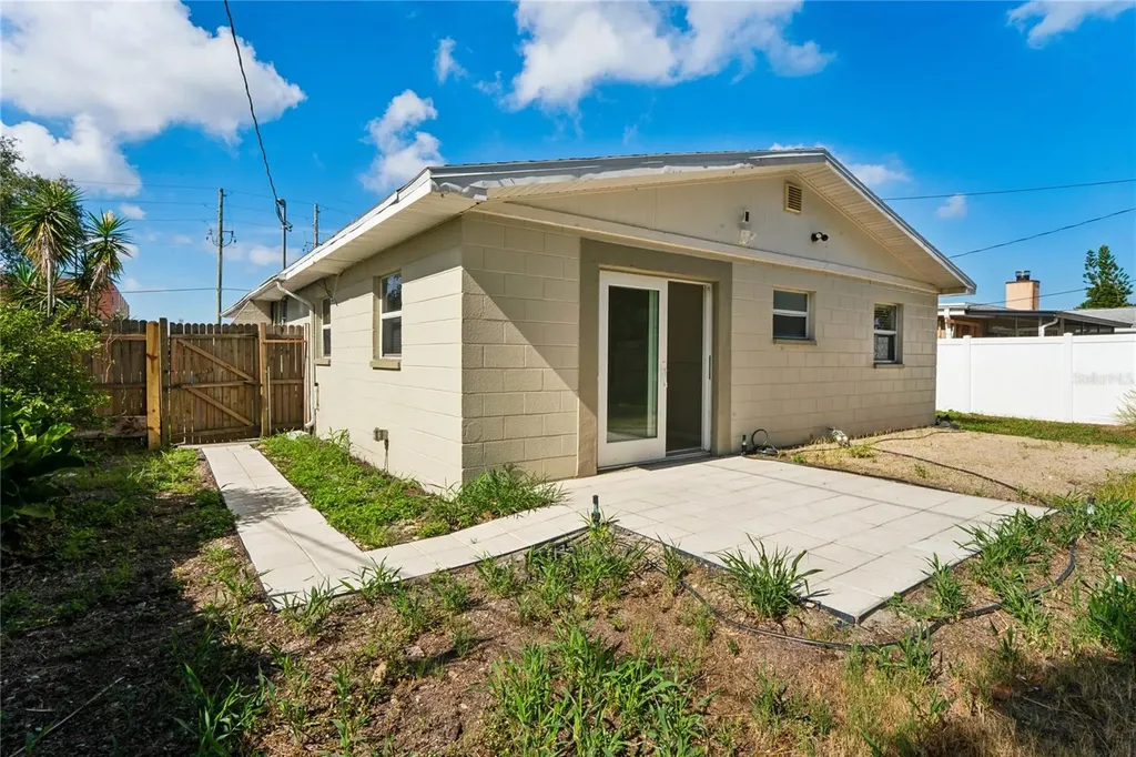 6229 50th Avenue N St Petersburg FL 33709