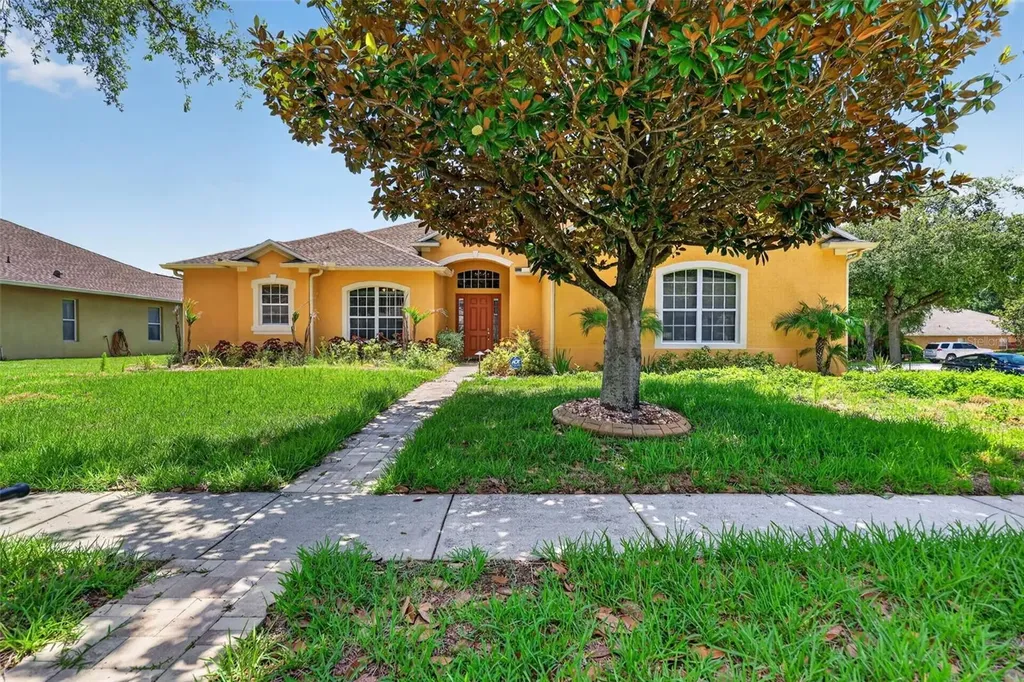 316 Harts Oak Place Seffner FL 33584