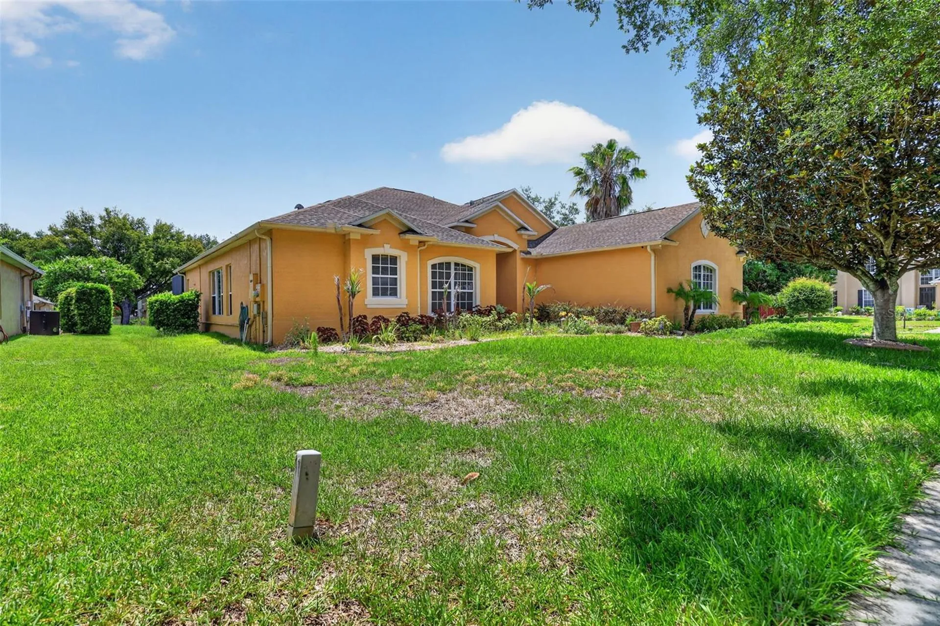 316 Harts Oak Place Seffner FL 33584