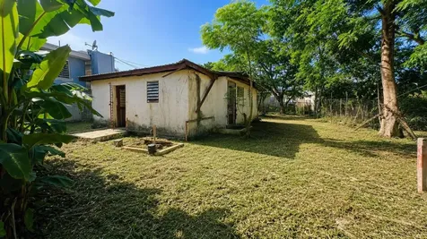 Co Villa Caridad Amparo Street Carolina PR 00985