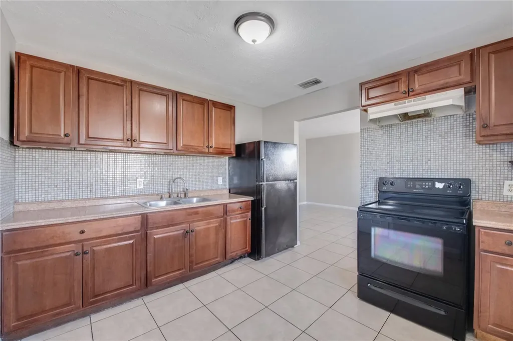 1909 W Green Street Tampa FL 33607