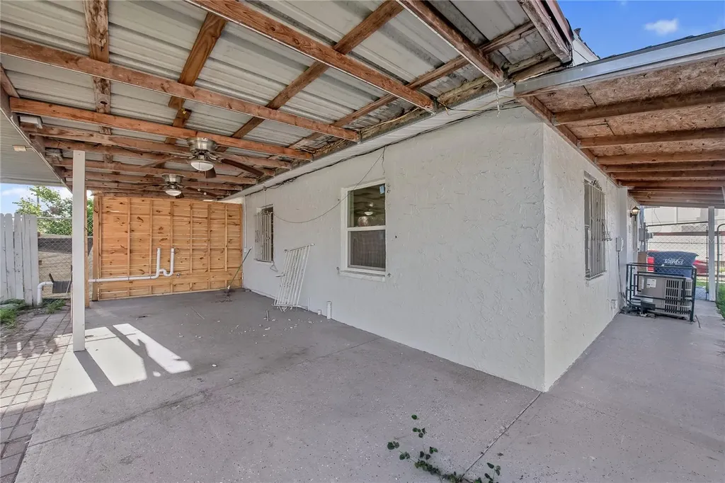 1909 W Green Street Tampa FL 33607
