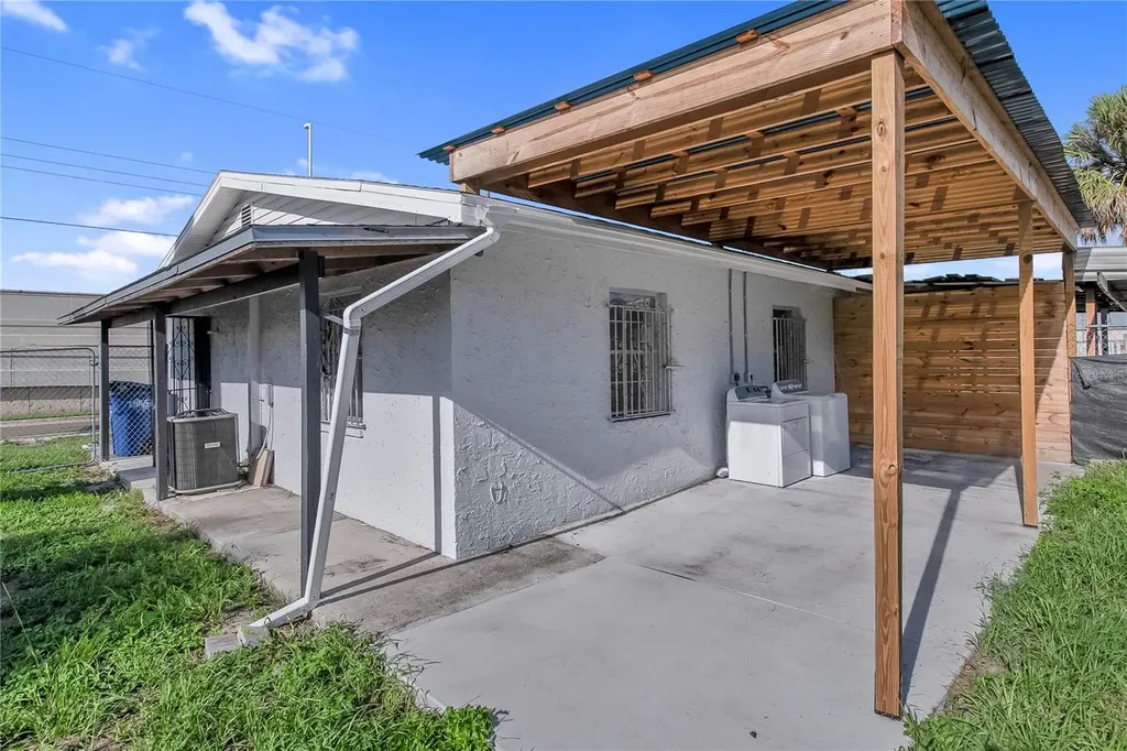 1909 W Green Street Tampa FL 33607