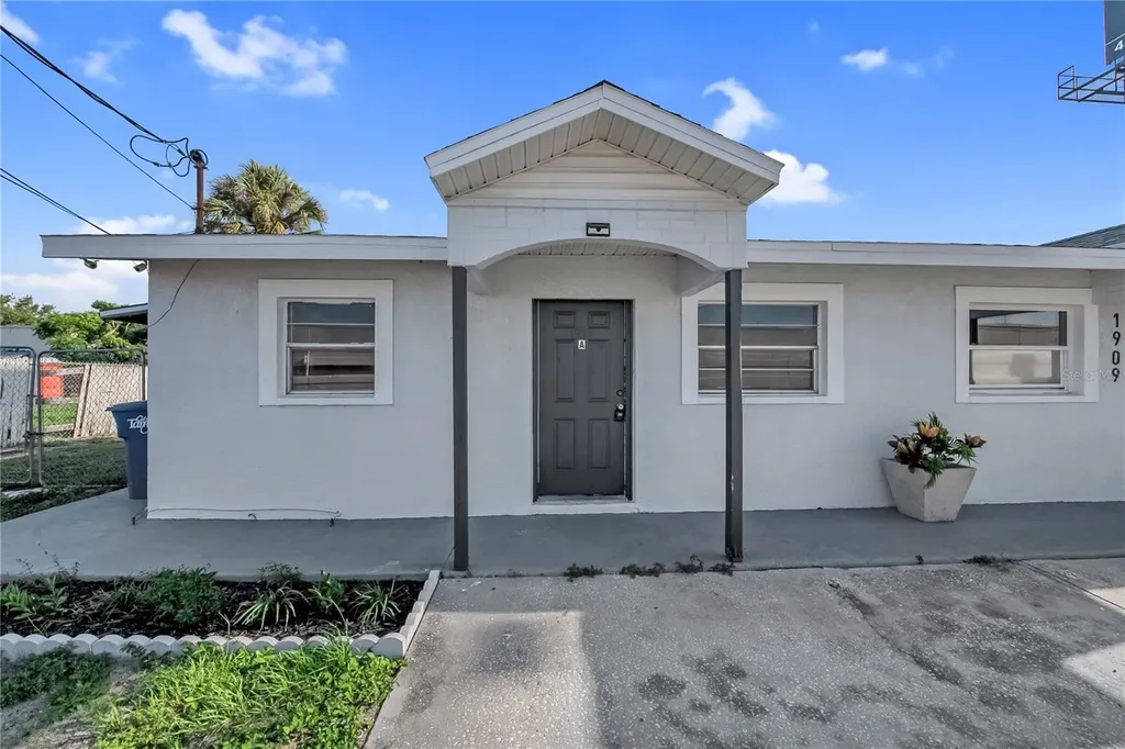 1909 W Green Street Tampa FL 33607