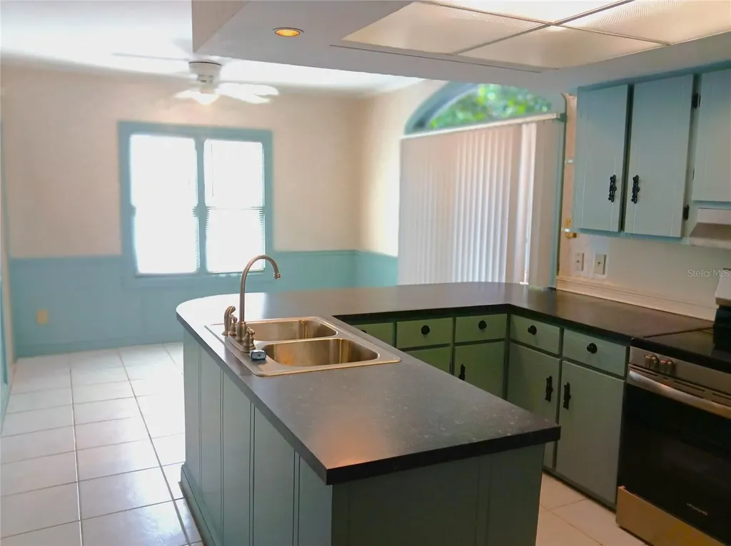 830 37th Avenue S St Petersburg FL 33705