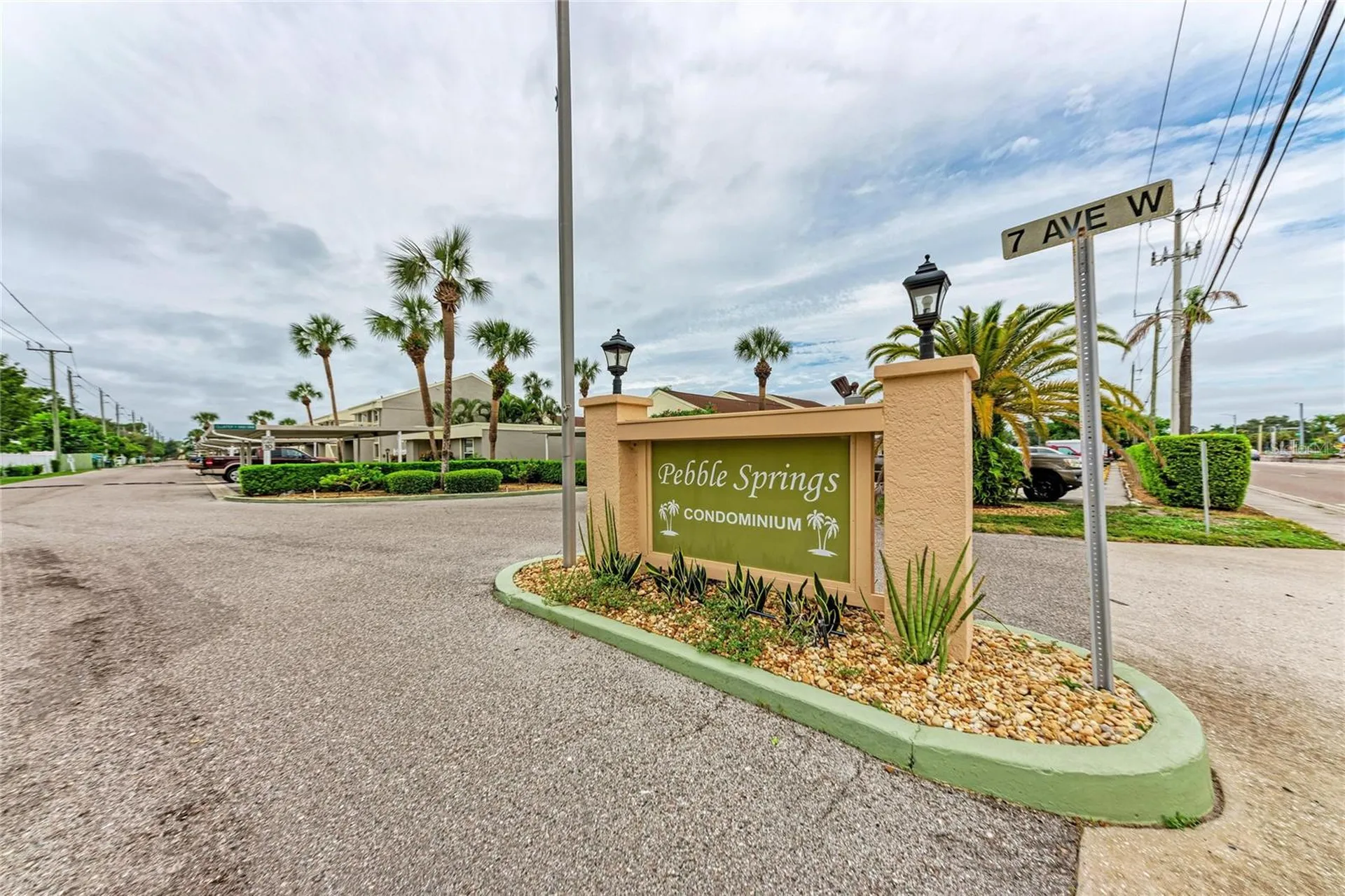 5962 7th Ave W Bradenton FL 34209