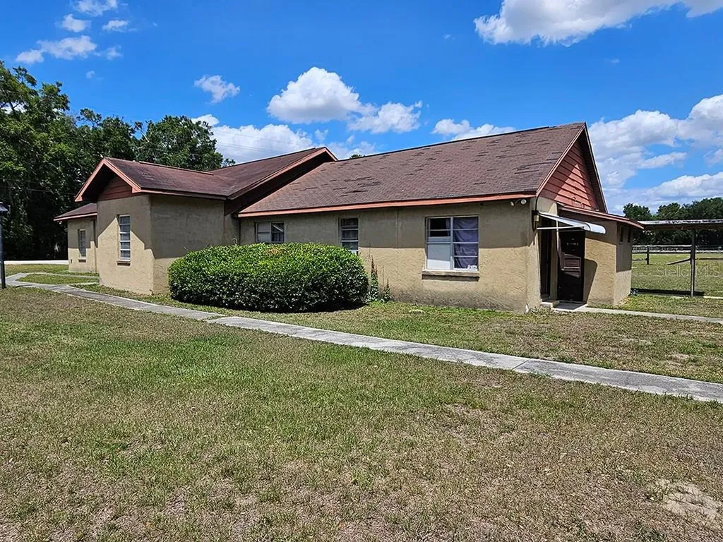 1990 SE Highway 42 Summerfield FL 34491
