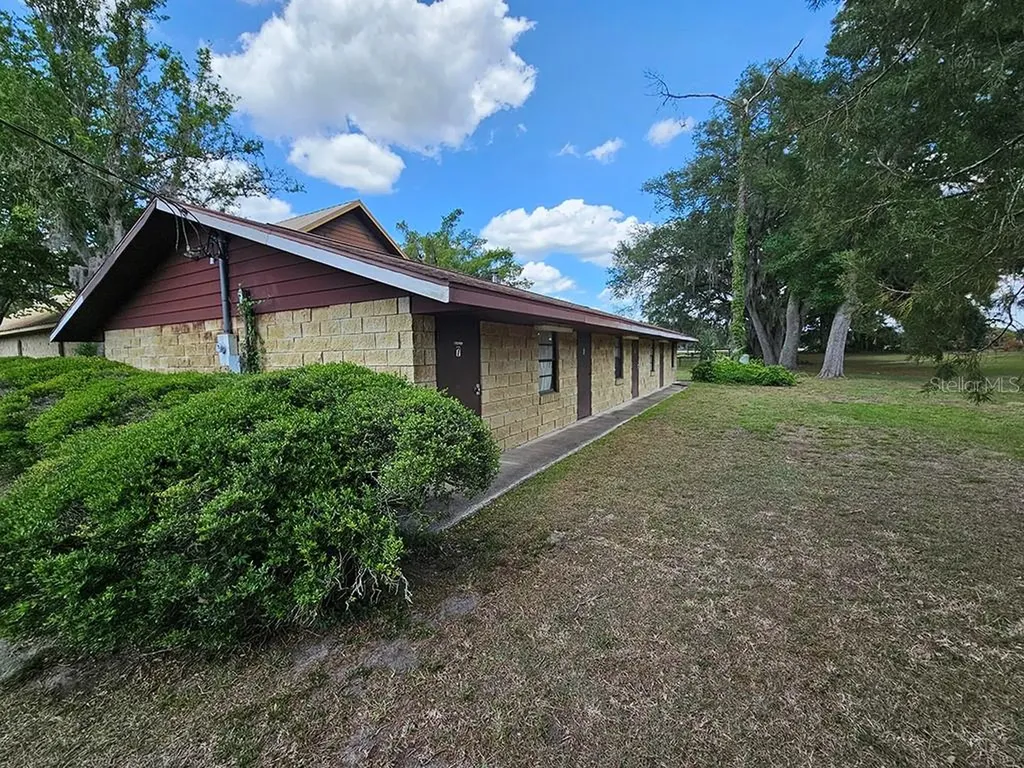 1990 SE Highway 42 Summerfield FL 34491
