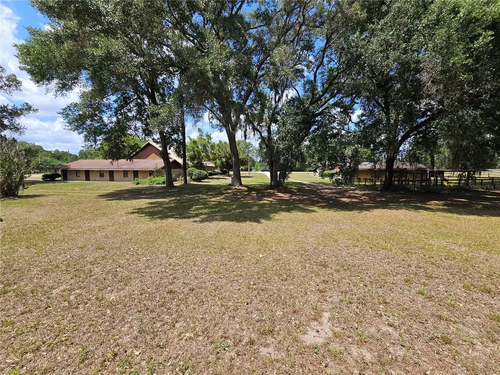 1990 SE Highway 42 Summerfield FL 34491