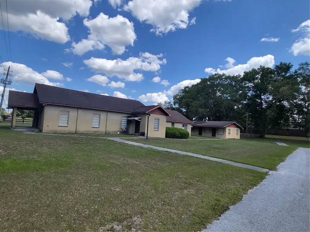 1990 SE Highway 42 Summerfield FL 34491