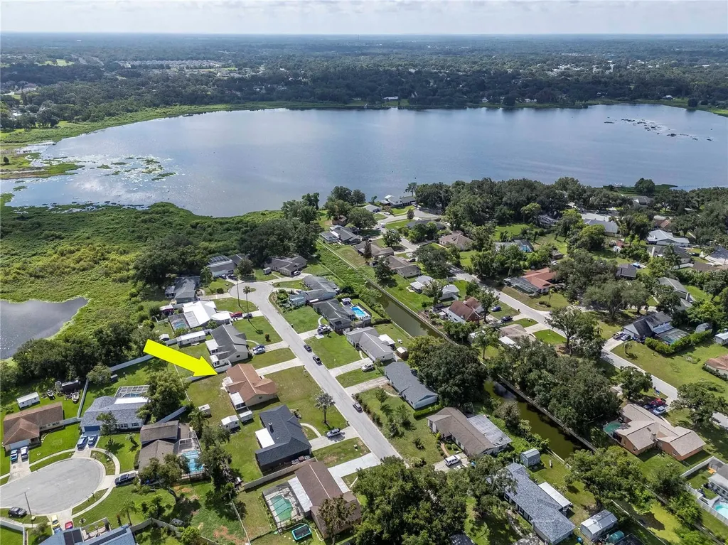1208 Lady Guinevere Drive Valrico FL 33594