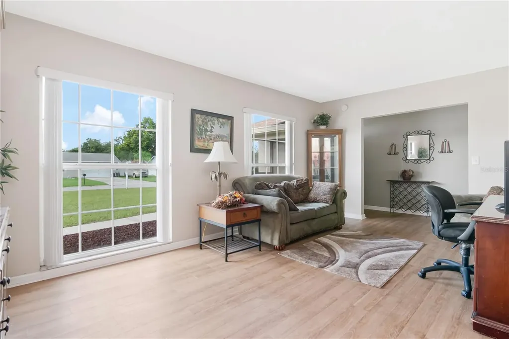 1208 Lady Guinevere Drive Valrico FL 33594