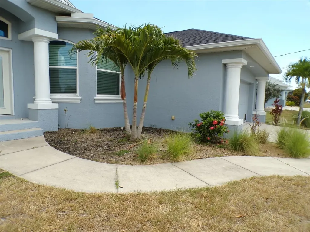 1077 Rotonda Circle Rotonda West FL 33947
