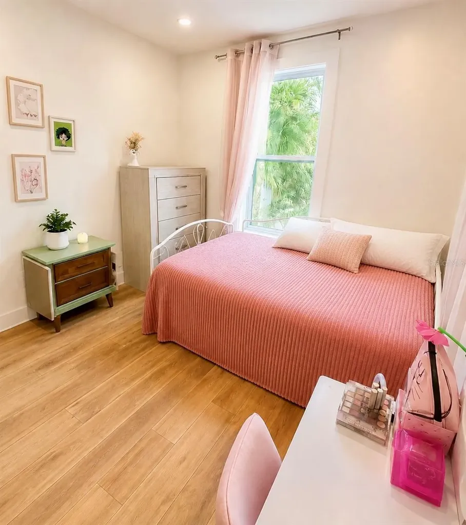 2238 Quincy Street S St Petersburg FL 33711