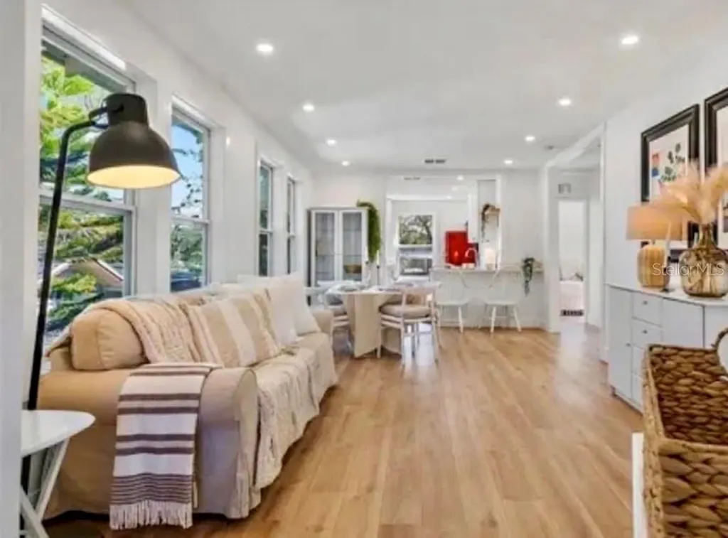2238 Quincy Street S St Petersburg FL 33711