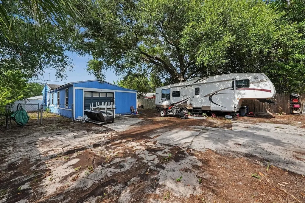 4678 13th Ave S St Petersburg FL 33711