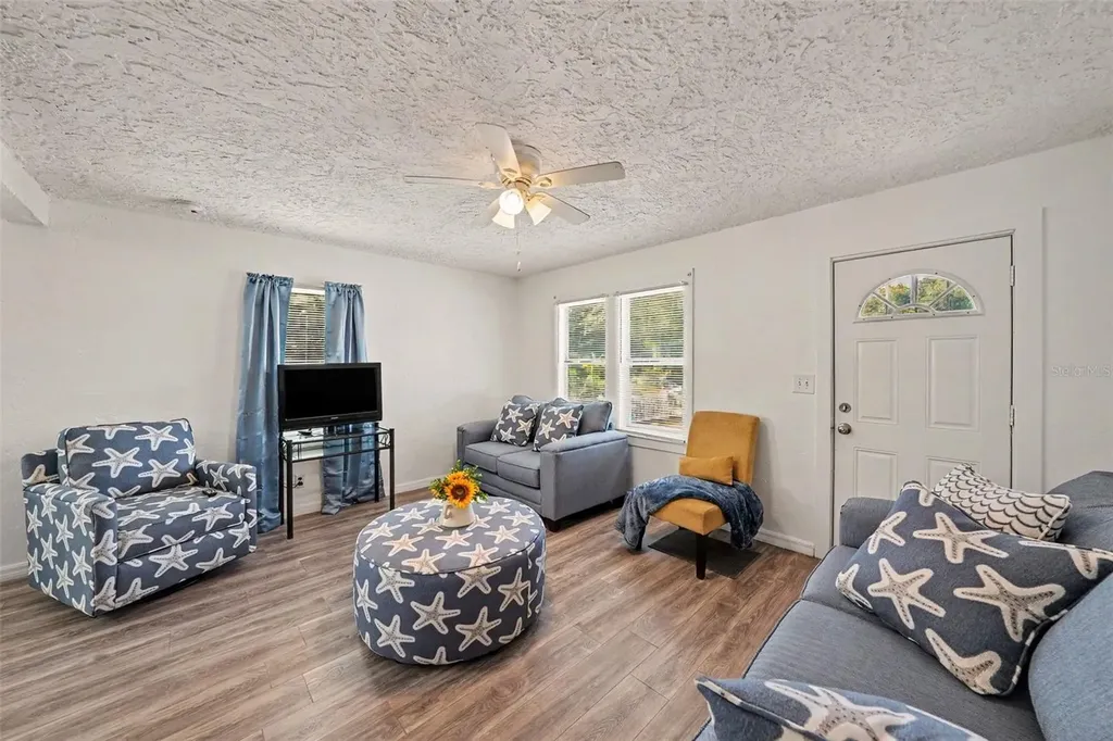 4678 13th Ave S St Petersburg FL 33711