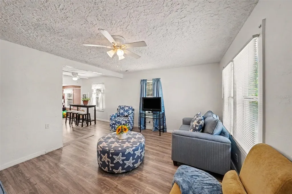 4678 13th Ave S St Petersburg FL 33711