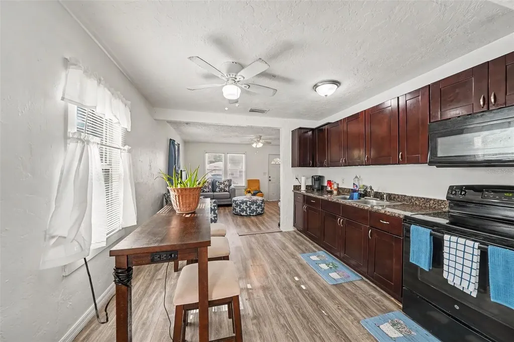 4678 13th Ave S St Petersburg FL 33711