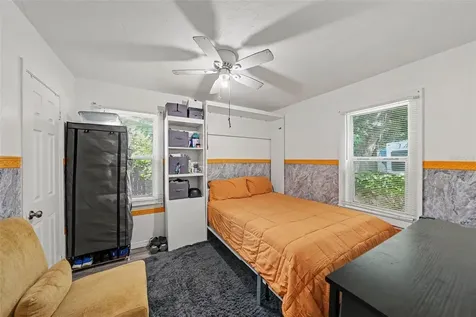 4678 13th Ave S St Petersburg FL 33711