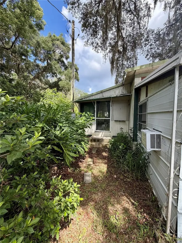 13030 NE 249 Court Fort Mc Coy FL 32134