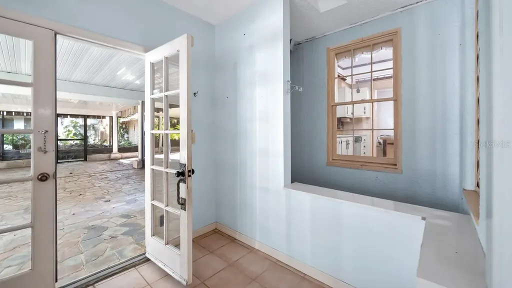 127 E Laurel Avenue Howey In The Hills FL 34737