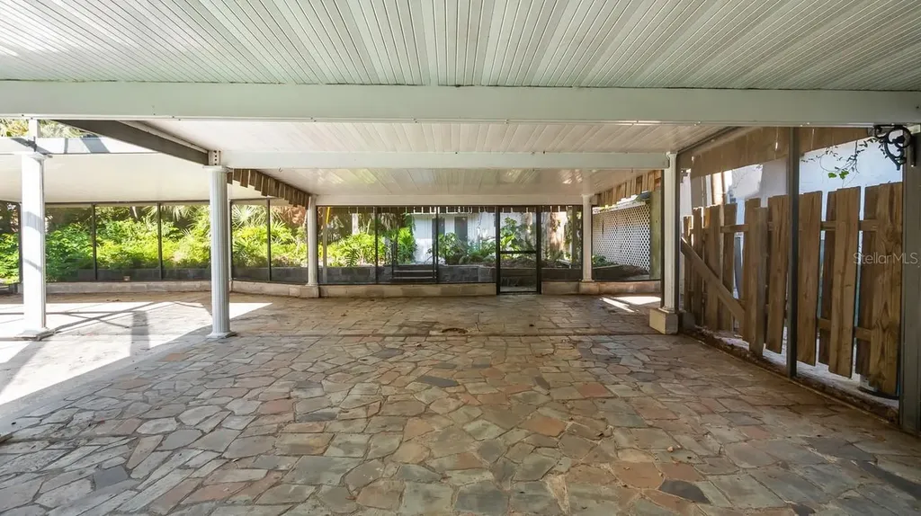 127 E Laurel Avenue Howey In The Hills FL 34737