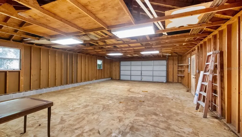 127 E Laurel Avenue Howey In The Hills FL 34737