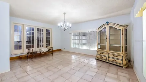 127 E Laurel Avenue Howey In The Hills FL 34737