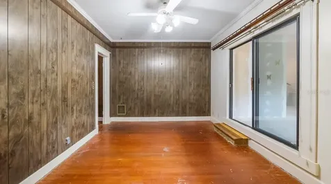 127 E Laurel Avenue Howey In The Hills FL 34737