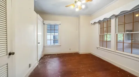 127 E Laurel Avenue Howey In The Hills FL 34737