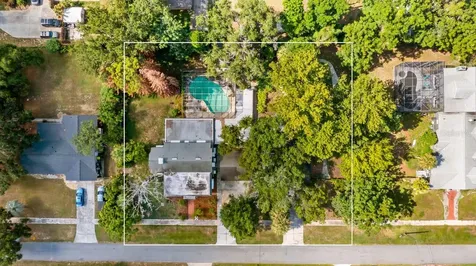 127 E Laurel Avenue Howey In The Hills FL 34737