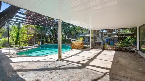 127 E Laurel Avenue Howey In The Hills FL 34737