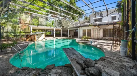 127 E Laurel Avenue Howey In The Hills FL 34737