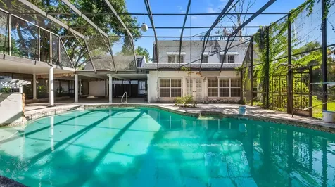 127 E Laurel Avenue Howey In The Hills FL 34737