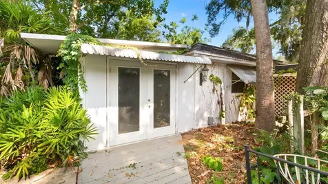 127 E Laurel Avenue Howey In The Hills FL 34737