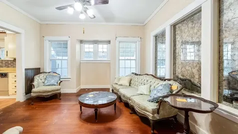 127 E Laurel Avenue Howey In The Hills FL 34737