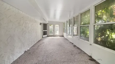 127 E Laurel Avenue Howey In The Hills FL 34737