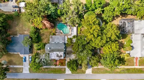 127 E Laurel Avenue Howey In The Hills FL 34737