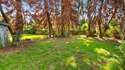 127 E Laurel Avenue Howey In The Hills FL 34737