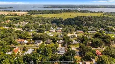 127 E Laurel Avenue Howey In The Hills FL 34737