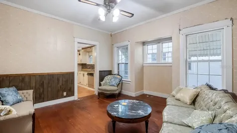 127 E Laurel Avenue Howey In The Hills FL 34737