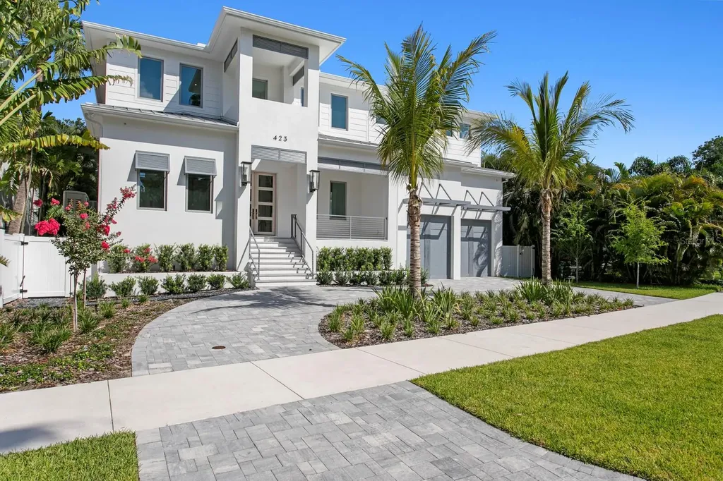 423 S Royal Poinciana Drive Tampa FL 33609