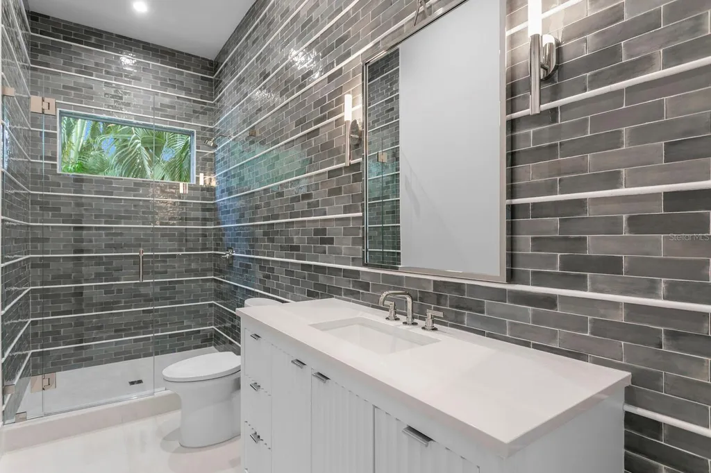 423 S Royal Poinciana Drive Tampa FL 33609