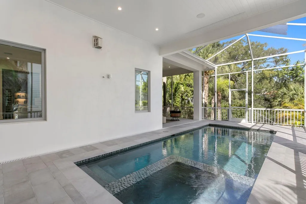 423 S Royal Poinciana Drive Tampa FL 33609