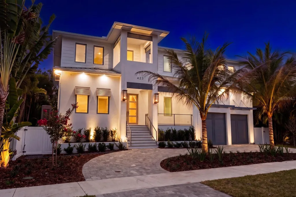 423 S Royal Poinciana Drive Tampa FL 33609